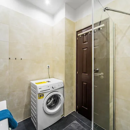 Kiraly 38 2bedroom Entire * בודפשט